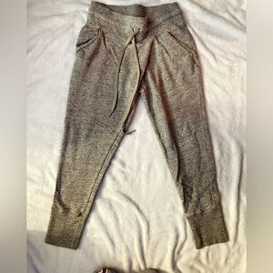 🌺🌸🌼BOGO Uniqlo sweate pants size small✨